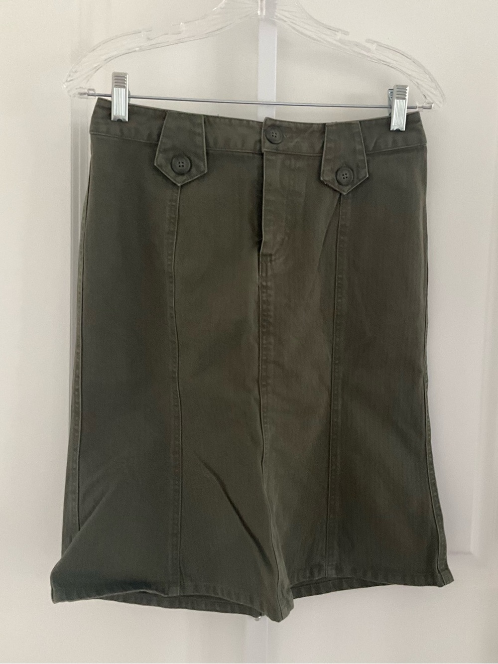 Mossimo Y2K Midi Olive Green Cotton Skirt.
Size 2.